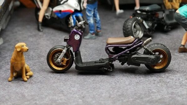 1/64 Scale Japanese Zoomer Original Hella Flush Modified Motorcycle - Image 4