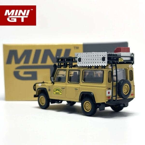MINIGT 1:64 Defender 110 1989 Camel Trophy Amazon Team - Image 5