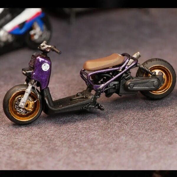 1/64 Scale Japanese Zoomer Original Hella Flush Modified Motorcycle - Image 6