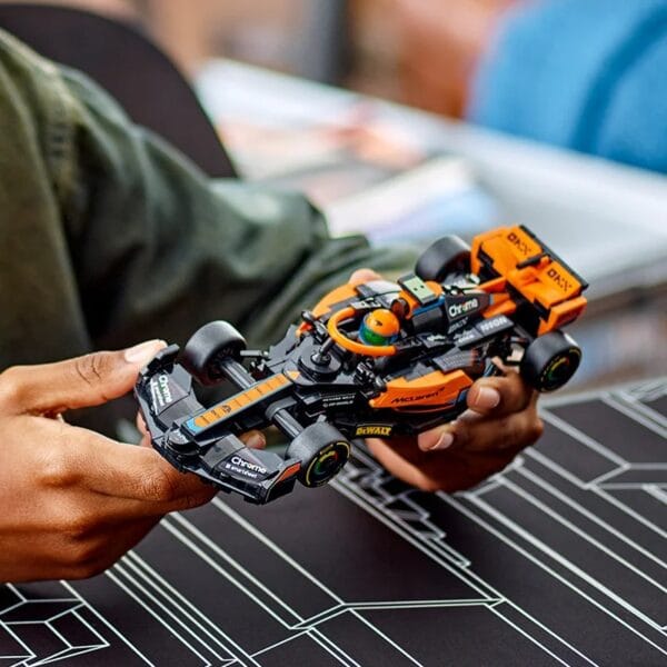 LEGO CHAMPIONS Mclaren F1 Racing - Image 5