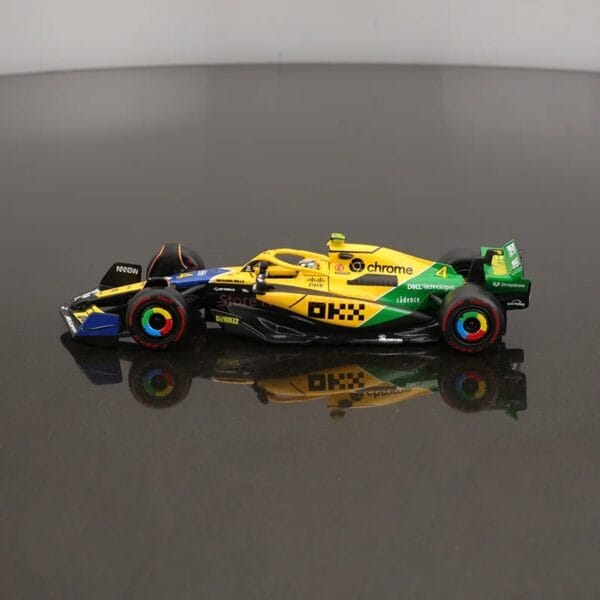 1:43 Mclaren F1 Car - Image 5