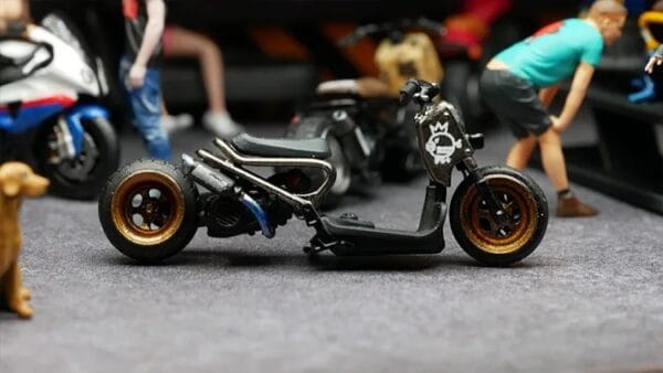 1/64 Scale Japanese Zoomer Original Hella Flush Modified Motorcycle - Image 3