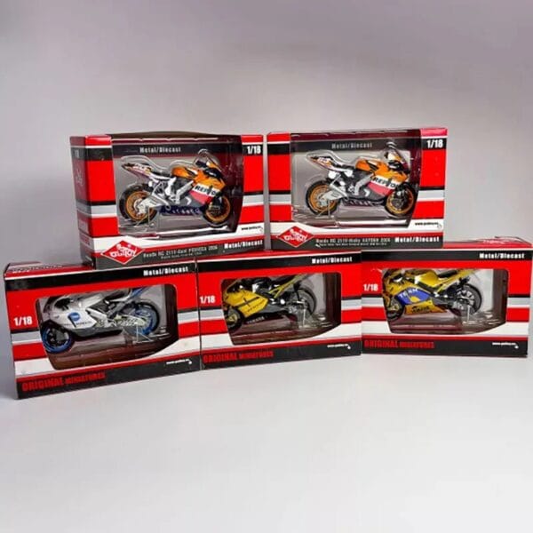 1:18 Scale Yamaha YZR M1 RC211V - Image 6