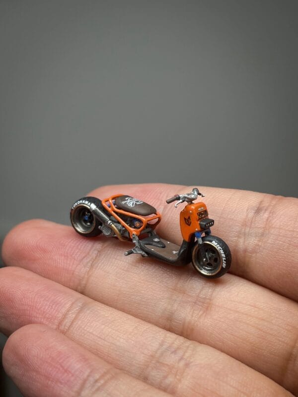 1/64 Scale Japanese Zoomer Original Hella Flush Modified Motorcycle - Image 2